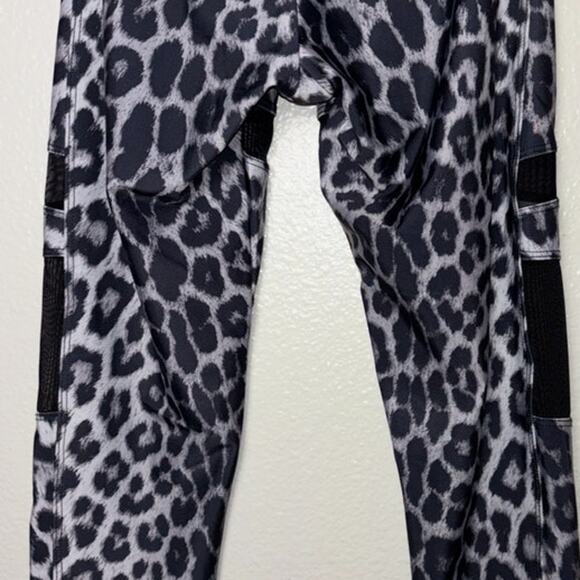 Onzie leggings Woman's size XS Leopard Print Mesh Panel Hot Yoga Black/white - Picture 15 of 16